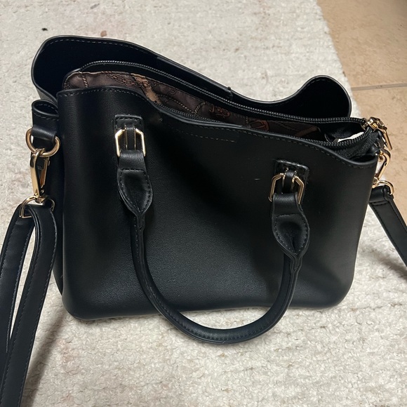 Black crossbody purse - used like new condition - Picture 1 of 4